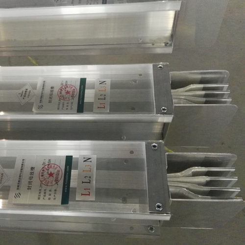 分支電纜與密集式叼嘿在线观看在施工安裝時的對比